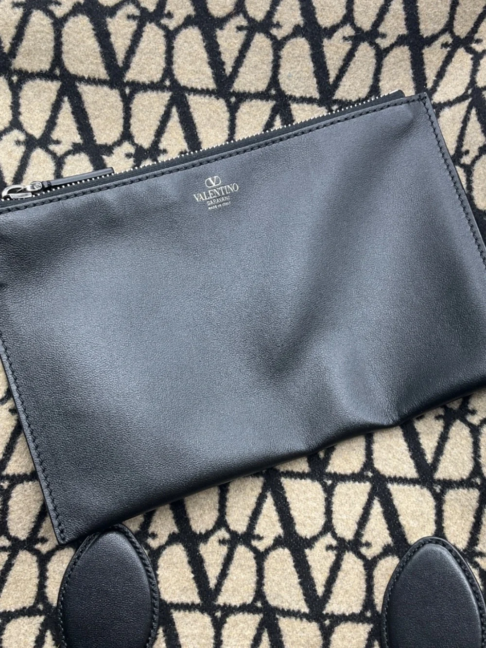 VALENTINO BEIGE / BLACK VLOGO REVERSIBLE LARGE TOTE HANDBAG